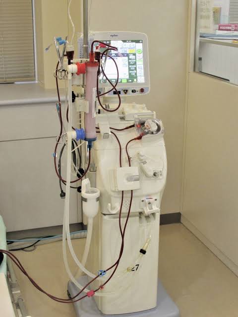 Dialysis machine