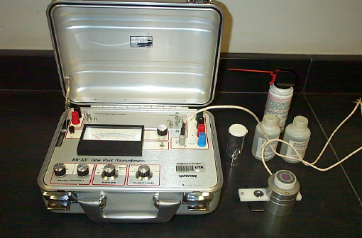 Dew point microvoltmeter